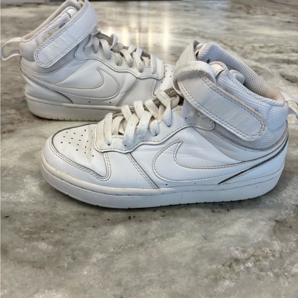 Nike Court Borough Mid 2 Boys White Basketball Shoes Sneakers Sz 4Y